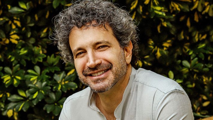 Emoção! Caco Ciocler anuncia novo membro na família: ‘De novo’